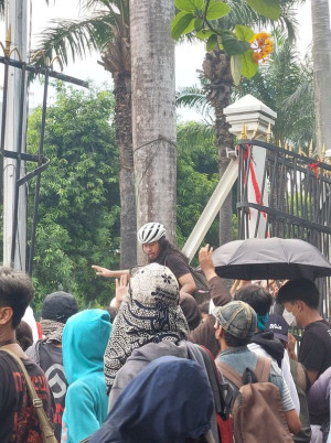 Puisi Helmansyah Moeis