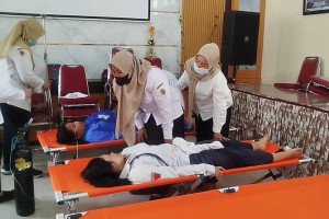 Keracunan Usai Santap Menu MBG, Puluhan Siswa SMP di Mojokerto Dilarikan ke Puskesmas