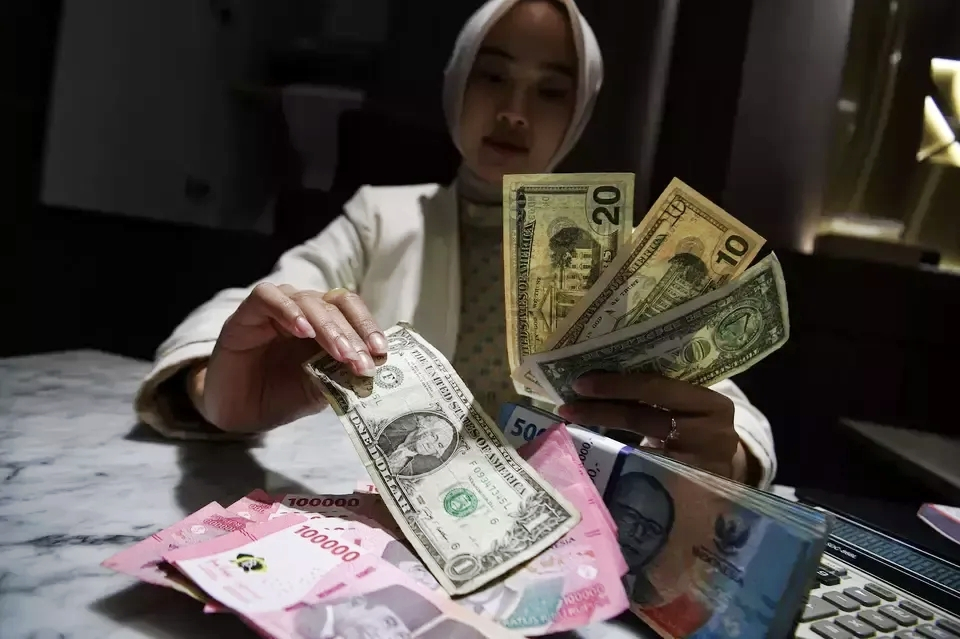 Rupiah Melemah, Daya Beli Terancam Tertekan hingga Awal 2027