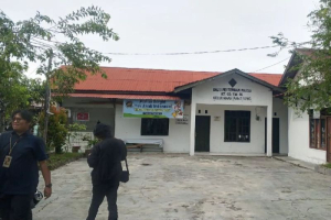 Gedung Posyandu Harum Manis, tempat warga mengambil MBG 3B. 