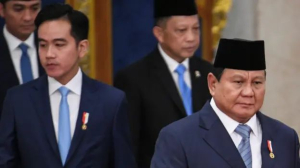 Presiden Prabowo Subianto didampingi Wakil Presiden Gibran Rakabuming Raka bersiap melantik Gubernur dan Wakil Gubernur Papua Pegunungan dan Kepulauan Bangka Belitung di Istana Negara, Jakarta, Kamis (17/05).