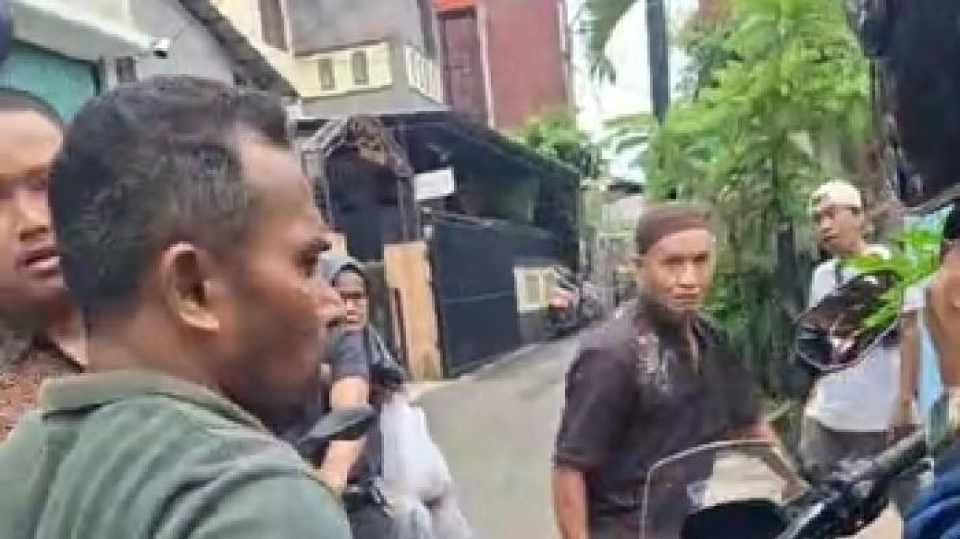 PENGANIAYAAN SPPG-Wartawan dianiaya saat hendak meliput penyajiannya makan bergizi gratis (MBG) di Pasar Rebo, Jakarta Timur.  