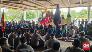 Massa di Aceh kibarkan bendera bulan bintang protes pemerintah pusat soal sengketa 4 pulau.
