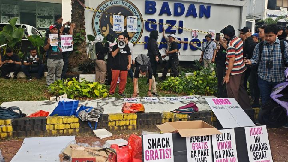 MBG Watch Segel Gedung BGN, Mendesak MBG Dihentikan