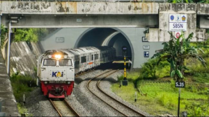 Kaca KA Serayu Pecah Dilempar Batu, KAI Ingatkan Sanksi Pidana 15 Tahun Penjara