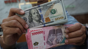 Analis Sebut Rupiah Berpotensi Melemah ke Level 18.200/US$ - Market