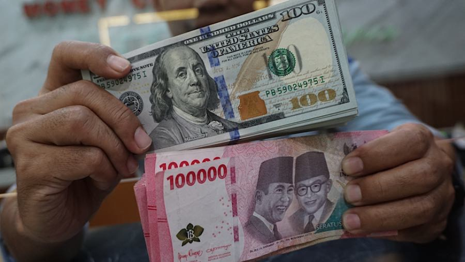 Analis Sebut Rupiah Berpotensi Melemah ke Level 18.200/US$ - Market