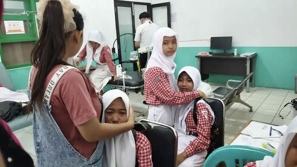 Diangkut Ambulans, Puluhan Siswa di Gembong Pati Diduga