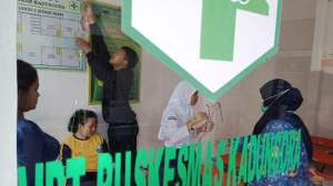 KERACUNAN MBG - Pelajar yang diduga keracunan MBG di Kecamatan Kadungora, Kabupaten Garut, Jawa Barat, dirawat di Puskesmas Kadungora, Rabu (17/9/2025).   