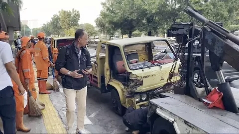 Dibakar Massa Demo, 5 Truk GRIB Jaya Dievakuasi dari Slipi