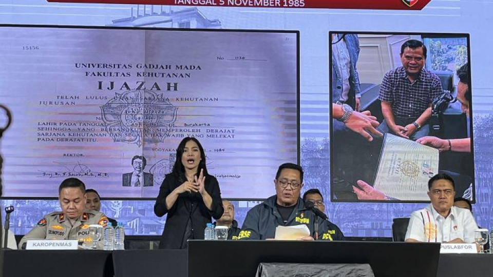 Ijasah, Kekacauan Logika dan Demokrasi Tanpa Makna