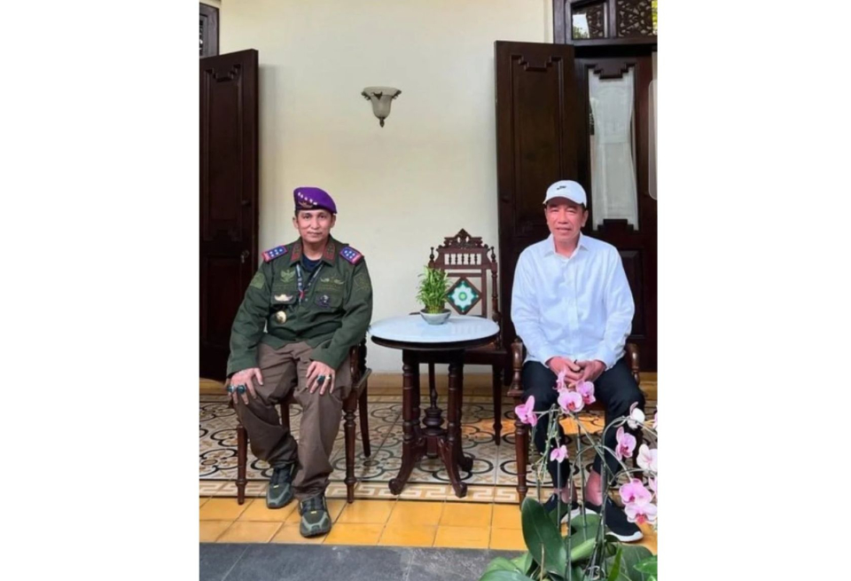 Islah Bahrawi Sindir Foto Jokowi Bareng Firdaus Oiwobo: Pertemuan Gak Sengaja di Gang Buntu
