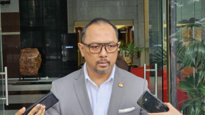 TAK BISA TANGKAP DIREKSI BUMN - Juru Bicara Komisi Pemberantasan Korupsi (KPK) Tessa Mahardhika Sugiarto. KPK menyatakan akan mengikuti aturan baru dalam Undang-Undang Badan Usaha Milik Negara (UU BUMN) soal penindakan direksi dan komisaris BuMN yang tersangkut kasus korupsi. 