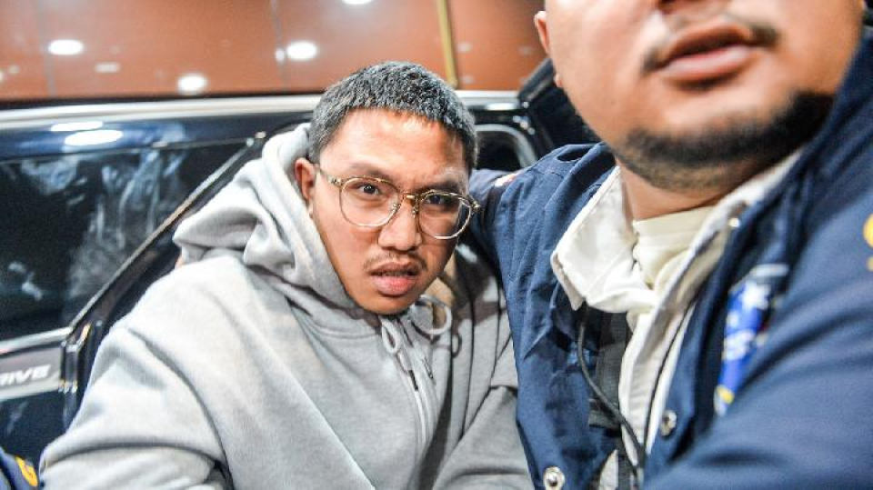  YouTuber Muhammad Adimas Firdaus Putra Nasihan atau dikenal dengan nama Resbob ditahan di sel khusus di Polda Jabar. 