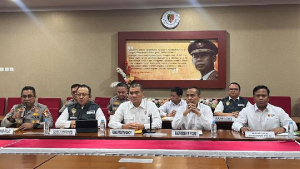 Dari kiri) Kepala Divisi Hubungan Masyarakat Mabes Polri Inspektur Jenderal Johnny Isir, Direktur Penindakan Korps Pemberantasan Tindak Pidana Korupsi (Kortastipidkor) Polri Brigadir Jenderal Robertus Yohanes De Deo, Kepala Kortastipidkor Brigadir Jenderal Totok Suharyanto, Kepala Badan Reserse Kriminal (Bareskrim) Polri Komisaris Jenderal Syahardiantono, dan Direktur Tindak Pidana Tertentu Bareskrim Polri Brigadir Jenderal Moh. Irhamni, dalam konferensi pers di Gedung Bareskrim Polri, Jakarta Selatan, 6 Juli 2026. 