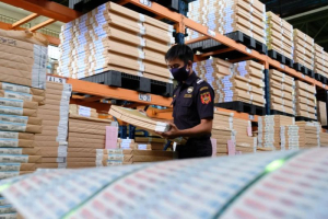 Menkeu Purbaya Bicara Soal Cukai Rokok, Saham HMSP GGRM Cs Tancap Gas