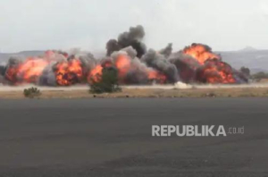 Tangkapan layar serangan ke Bandara Internasional Sanaa di Yaman pada 13 Juli 2026.