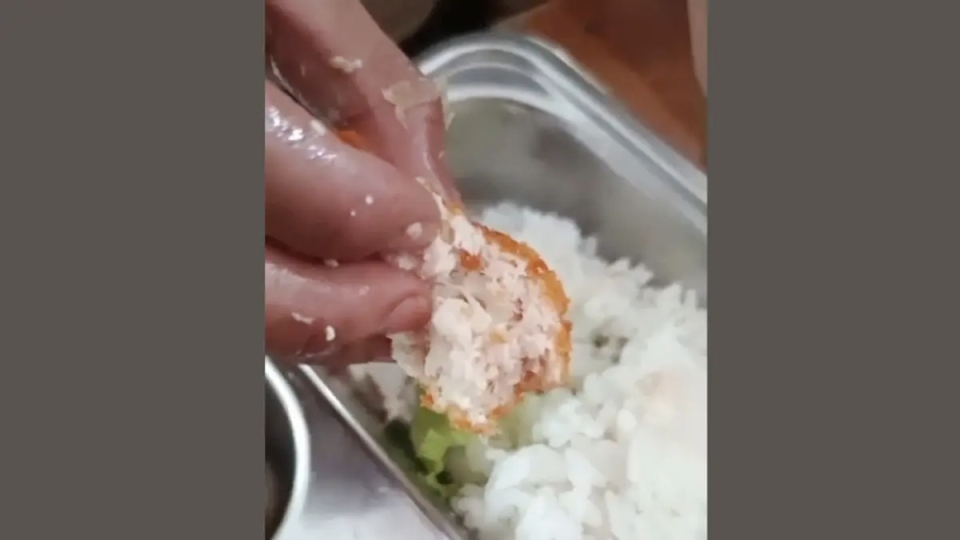 Hiii...Jijik! Belatung Hidup dalam Lauk MBG di Pati
