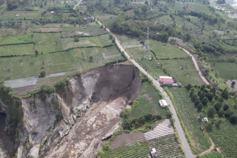 Hipotesa Akademisi USK: Lubang Raksasa di Aceh Tengah Itu Sinkhole