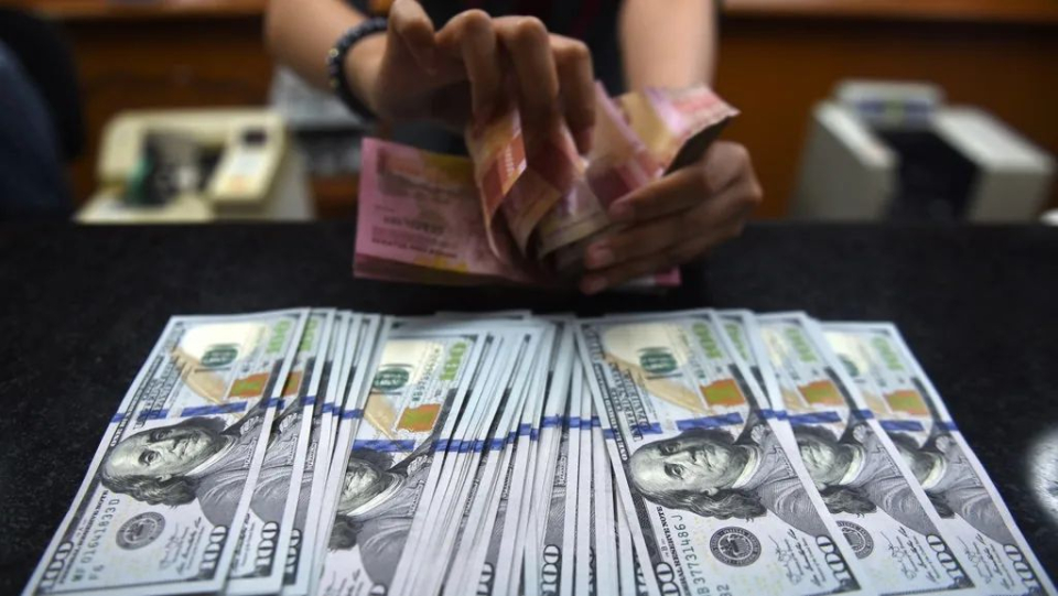 Rupiah Melemah dan Dolar Kian Tinggi, Apa Dampaknya untuk Kita?