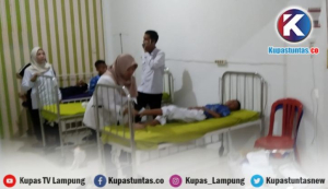 Para siswa yang diduga keracunan MBG saat dirawat di RSUD Bob Bazar.