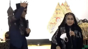 Pesinden Yati Pesek ternyata masih merasakan sakit hati atas perkataan Gus Miftah dua tahun lalu yang menyebutnya jelek dan hal lainnya. Hal ini terungkap melalui unggahan Erick Estrada di Instagram pada Jumat (6/12).