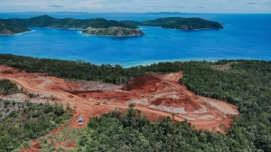 Tambang nikel di raja ampat milik PT. Gag Nikel yang menimbulkan wacana save raja ampat. 