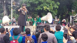 Aliansi Emak-Emak di Unjuk Rasa 'Indonesia Gelap' Mencari Prabowo. Sebut 'Ndasmu'