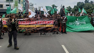 Barisan Ansor Serbaguna Nahdlatul Ulama (Banser NU) Kota Tangerang mendatangi Markas komando Polres Metro Tangerang Kota di jalan Harapan III Babakan Kota Tangerang menanyakan kelanjutan penyidikan perkara penganiayaan oleh Habib Bahar bin Smith, 7 Februari 2026. 