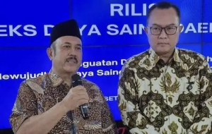 Kepala Badan Riset dan Inovasi Nasional (BRIN) Arif Satria (kanan), bersama Menteri Perencanaan Pembangunan Nasional/Badan Perencanaan Pembangunan Nasional (PPN/Bappenas) Rachmat Pambudy di Jakarta, Selasa (24/2/2026). (Foto: ANTARA/Sean Filo Muhamad).