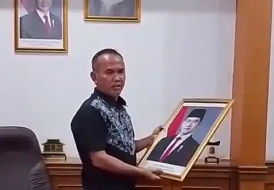Buntut Putusan MK, Wakil Ketua DPRD Sukabumi Nekat Turunkan Foto Gibran