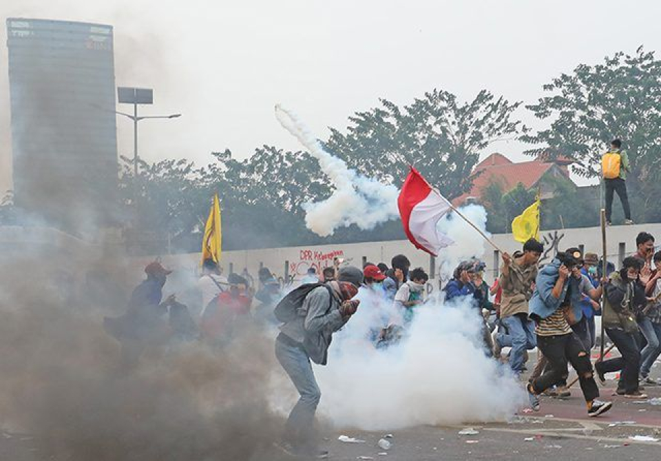 DUA PUISI Ganjar Kurnia
