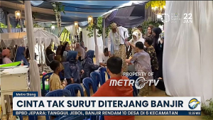 Cinta Tak Gentar, Pasangan di Kudus Tetap Gelar Akad Nikah Meski Banjir