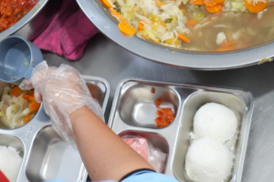 Ada Bangkai Kaki Seribu dan Jarum dalam Ompreng MBG di Pasangkayu Sulbar, Pengelola Dapur Kena "Suspend"