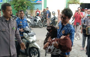para siswa yanh dilarikan ke rumah sakit usai menyantap Makanan Bergizi Gratis (MBG)
