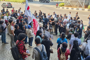 Massa Berdemo di Depan Kejagung Tuntut MBG Dihentikan dan BGN Dibubarkan
