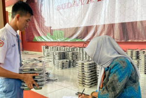 MBG Di SMA 1 Kudus ditemukan ulat dan ayam basi