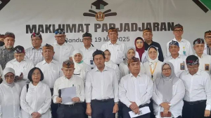 Guru Besar Fakultas Kedokteran Unpad dalam Deklarasi Maklumat Padjadjaran tersebut dibacakan di Gedung Kuswadji Unpad, Jalan Prof. Eyckman Nomor 38, Kota Bandung, Senin, 19 Mei 2025. 