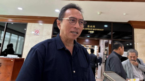 Ketua Umum Ikatan Dokter Anak Indonesia (IDAI) Piprim Basarah Yanuarso seusai rapat dengar pendapat umum dengan Badan Aspirasi Masyarakat DPR RI di Kompleks Parlemen Senayan, di Jakarta, 7 Mei 2025.