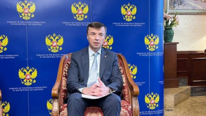 Duta Besar Federasi Rusia untuk RI, Sergei Tolchenov, dalam press briefing dan buka bersama di Wisma Dubes Rusia, Jakarta, Kamis (26/2). 