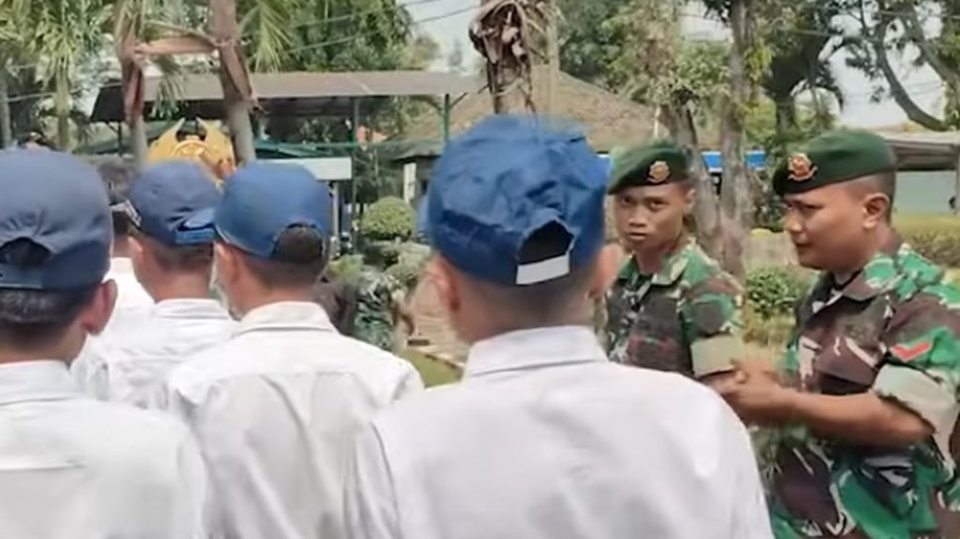 Puluhan siswa nakal mulai dikirim ke Barak Militer di Purwakarta. 